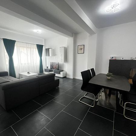 Marvellous Aparthotel With Master Apartments Suceava Exterior photo