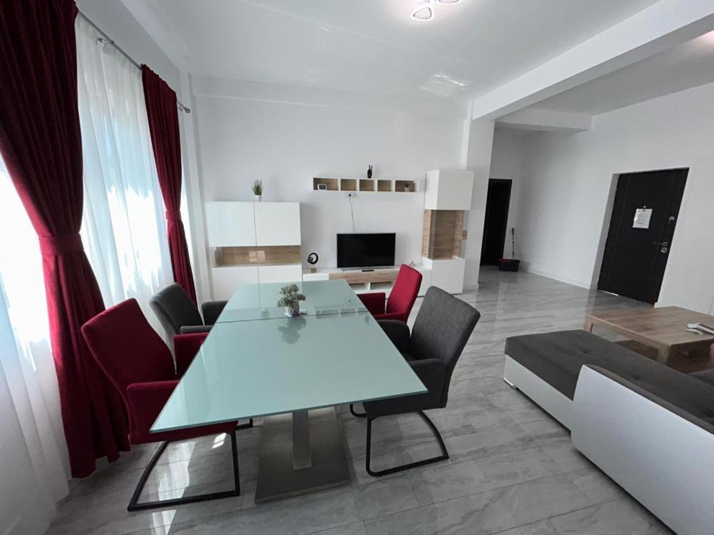 Marvellous Aparthotel With Master Apartments Suceava Exterior photo